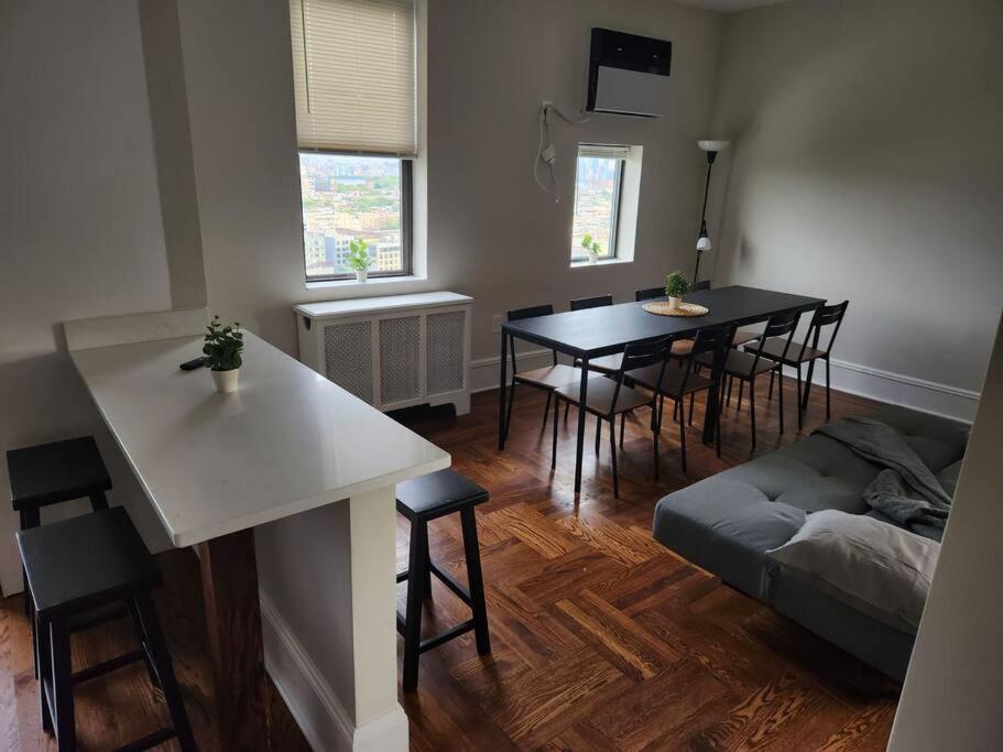 Апартаменты Elegant 2 Bed Gem! Mins From Nyc Юнион-Сити Экстерьер фото