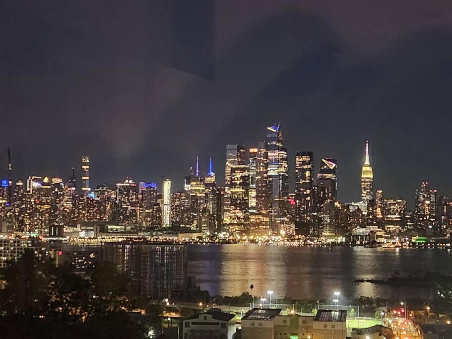 Апартаменты Elegant 2 Bed Gem! Mins From Nyc Юнион-Сити Экстерьер фото