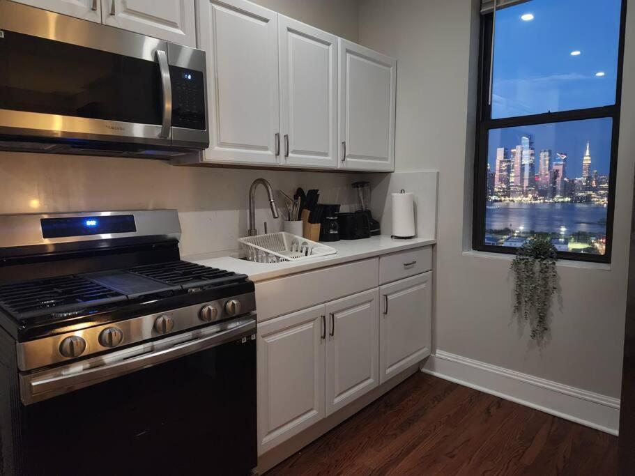 Апартаменты Elegant 2 Bed Gem! Mins From Nyc Юнион-Сити Экстерьер фото