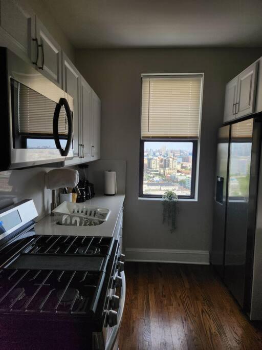 Апартаменты Elegant 2 Bed Gem! Mins From Nyc Юнион-Сити Экстерьер фото