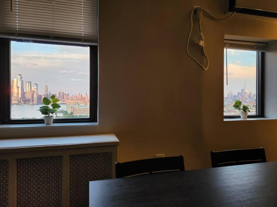 Апартаменты Elegant 2 Bed Gem! Mins From Nyc Юнион-Сити Экстерьер фото