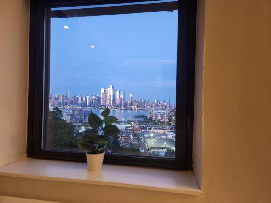 Апартаменты Elegant 2 Bed Gem! Mins From Nyc Юнион-Сити Экстерьер фото