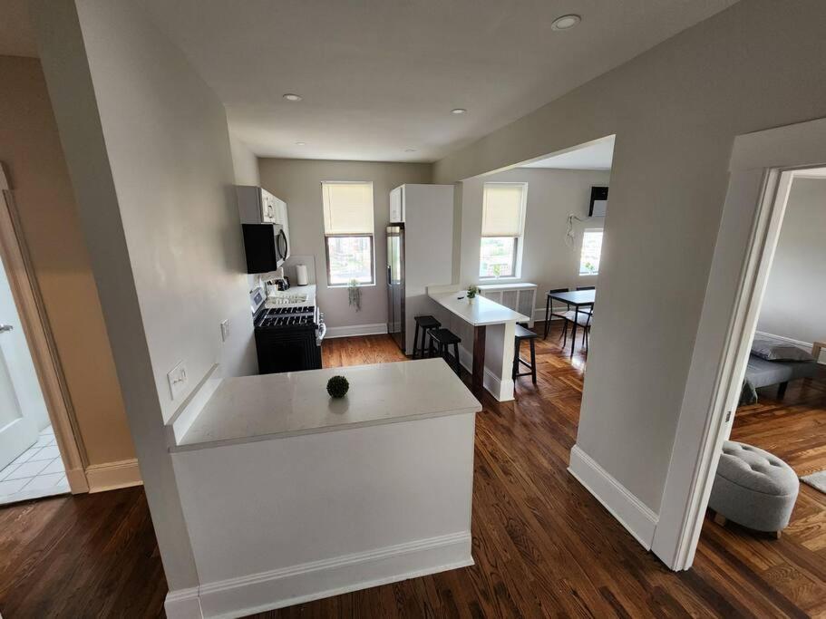 Апартаменты Elegant 2 Bed Gem! Mins From Nyc Юнион-Сити Экстерьер фото